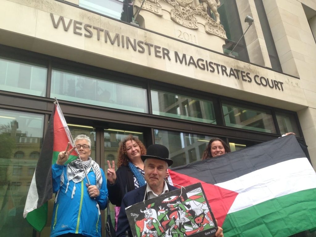 Read more about the article Israel protester dressed as disabled Charlie Chaplin found not guilty