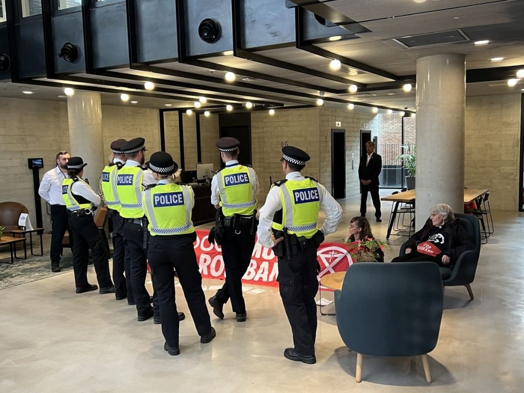 Read more about the article Labour HQ occupied by protesters over climate crisis complicity