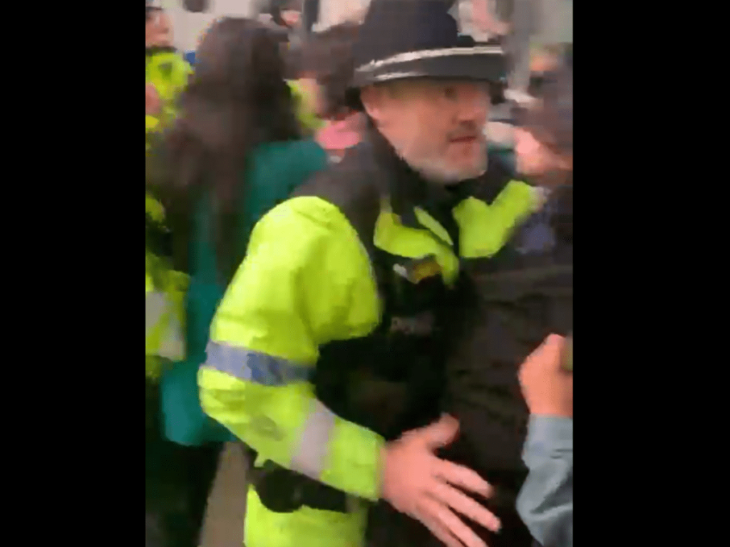 Read more about the article Manchester police assault peaceful pro-Palestine protesters