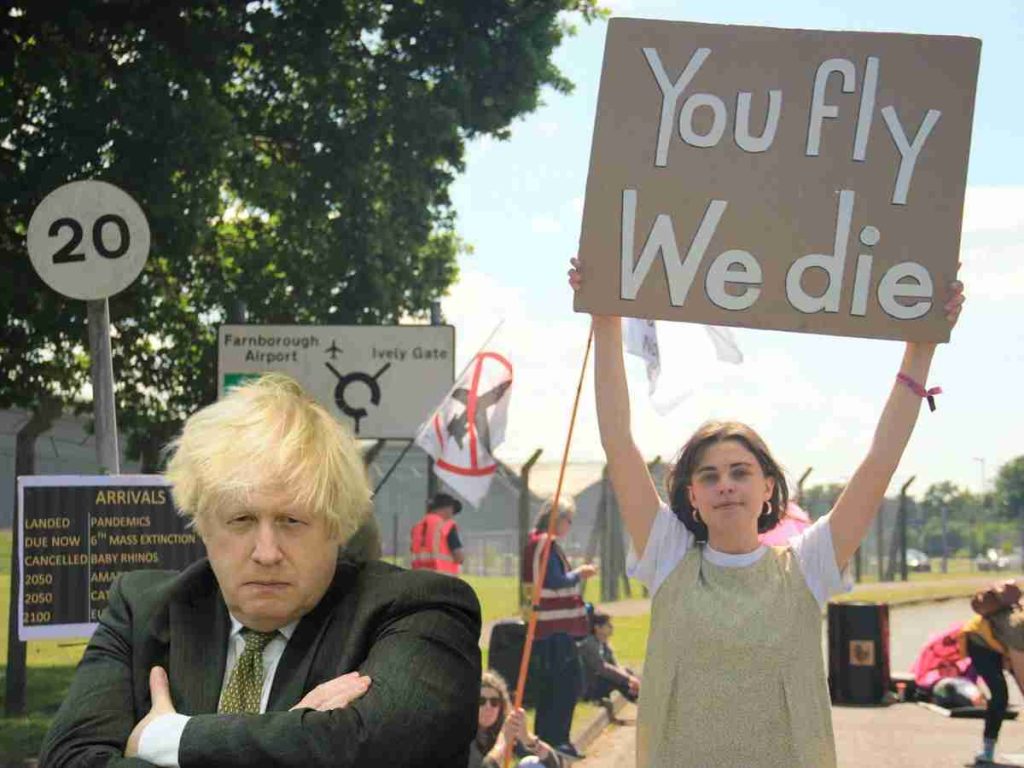 Read more about the article Farnborough airport blockaded by Extinction Rebellion protesters
