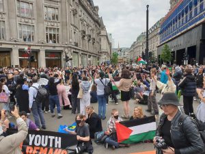 Read more about the article Oxford Circus hit by Youth Demand flash protest over Israel