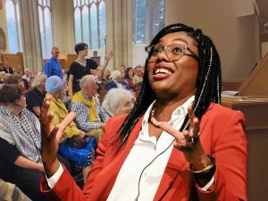 Read more about the article Kemi Badenoch sees protest over ties to polluters & climate deniers