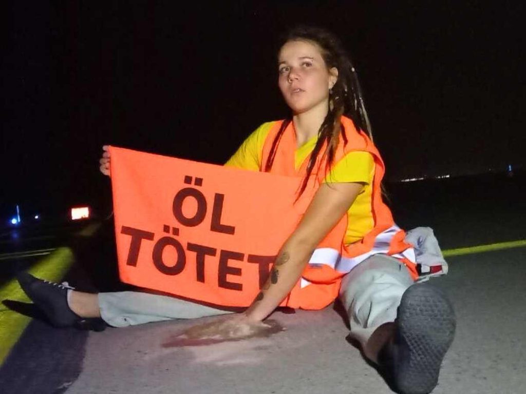 Read more about the article Airport disruption continues across Europe by Oil Kills movement