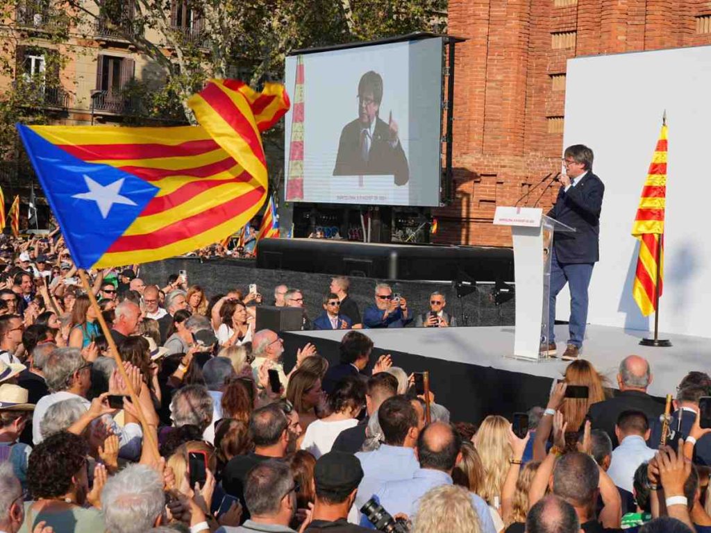 Read more about the article Puigdemont defiantly returned to Catalonia despite arrest threat