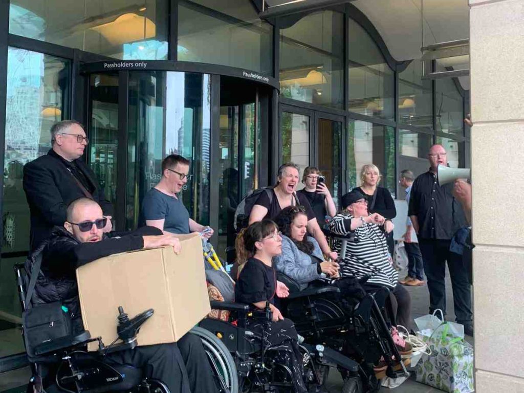 Read more about the article DWP protest at parliament as disabled people block entrances