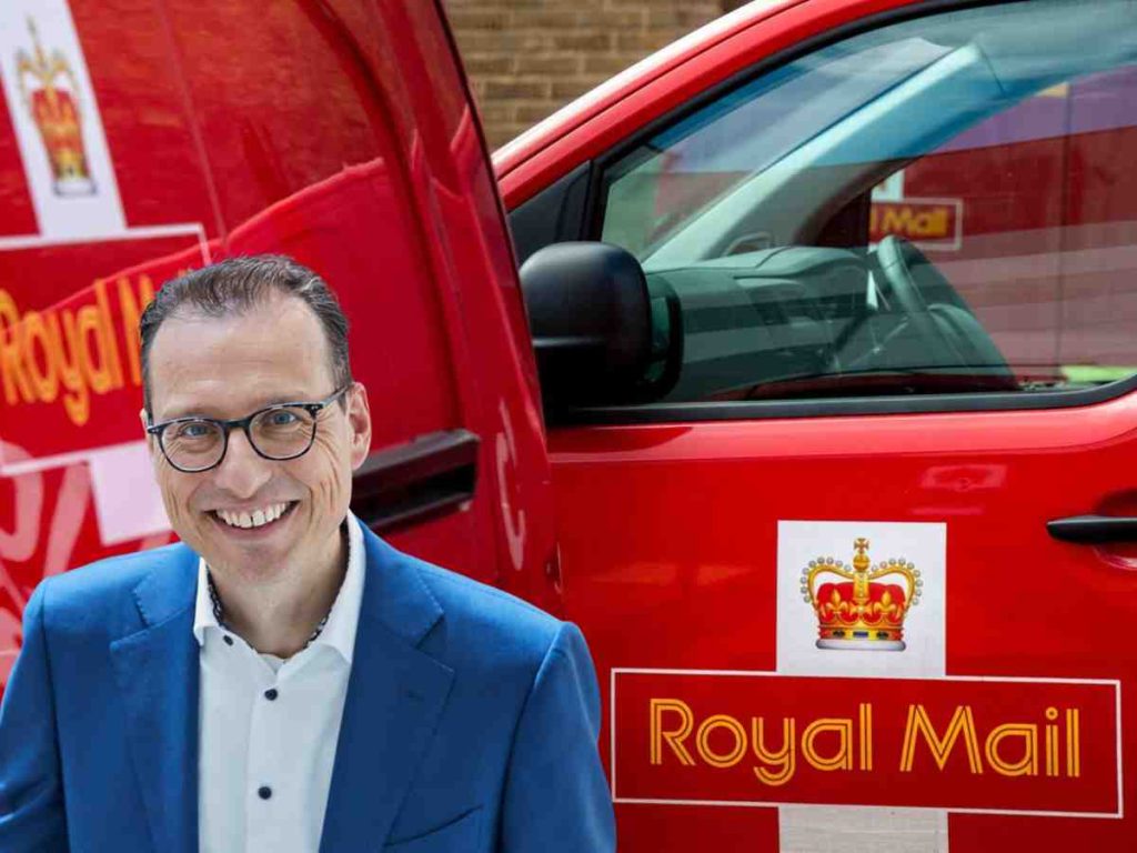 Read more about the article Royal Mail boss set to DOUBLE his pay to £3 million despite failure