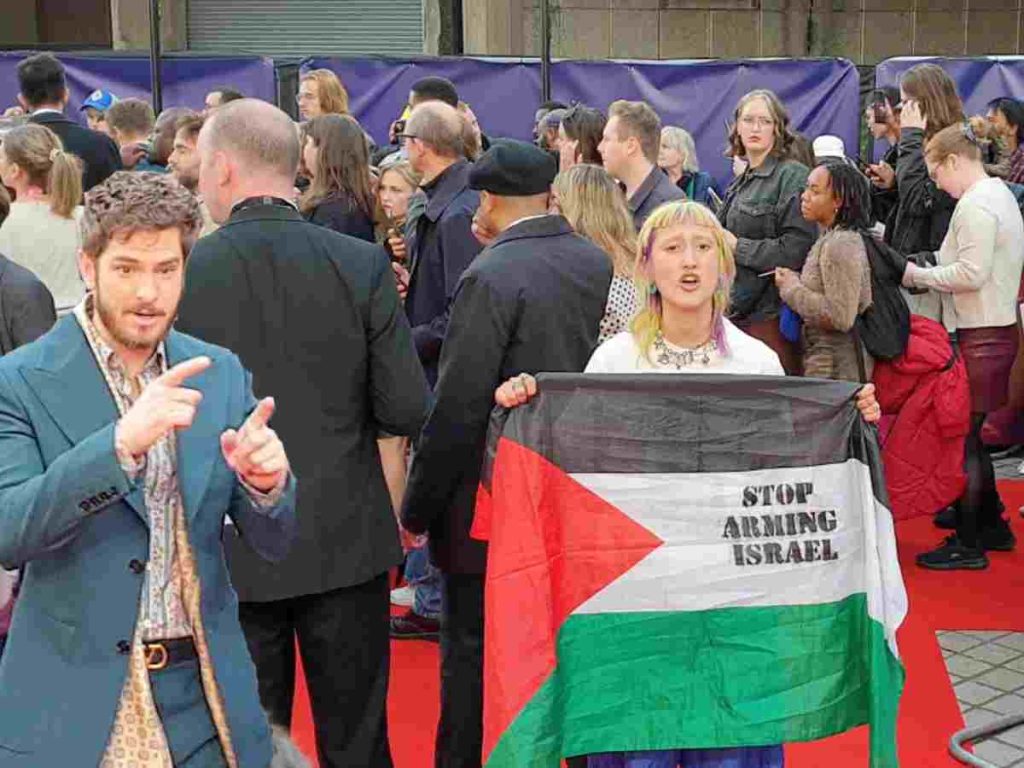 Read more about the article Andrew Garfield film premiere disrupted by pro-Palestine activist