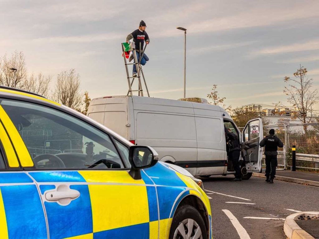 Read more about the article Palestine Action blockade two Elbit Systems sites in Bristol