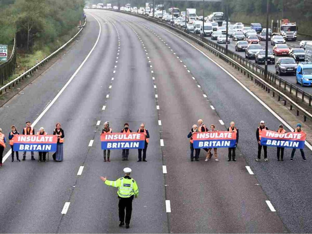 Read more about the article Insulate Britain activists spared jail after M25 & London road blocks