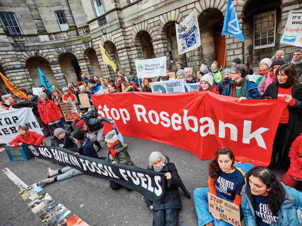 Read more about the article Stop Rosebank groups make some noise as court session opens