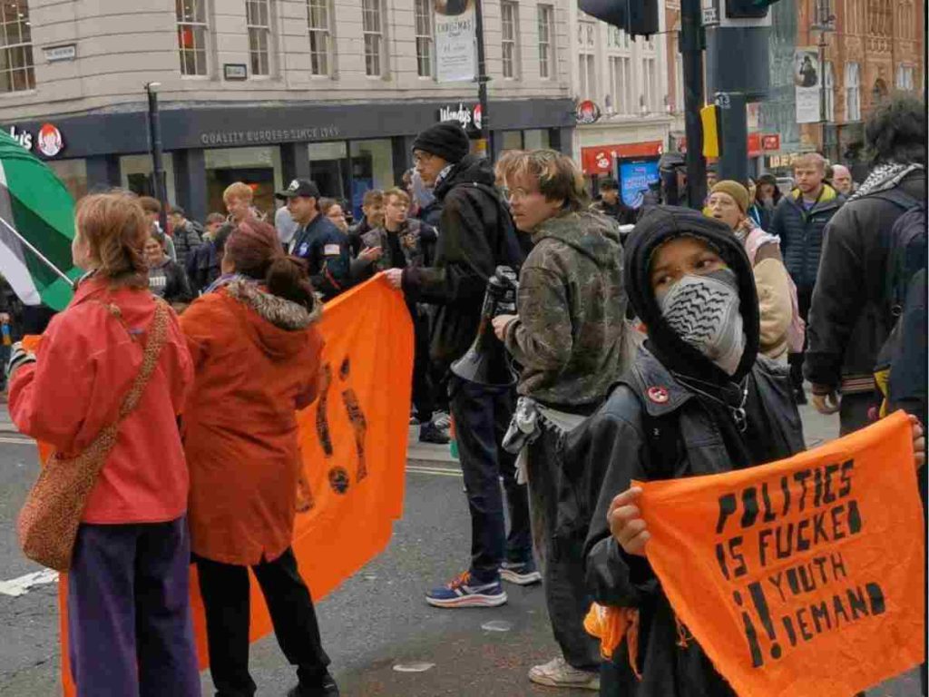 Read more about the article Youth Demand take second day of action, this time in Leeds