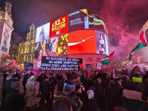 Read more about the article Youth Demand return cause Black Friday chaos at Piccadilly Circus