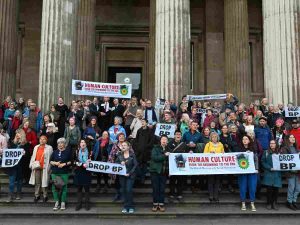 Read more about the article British Museum hit by flash mob over £50m BP deal